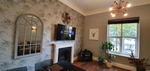 *Leamington Apartments* - Avenue Road - 1 bedroom apartment