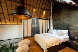 Villa Astu - Tranquil Riverside Villa near Tanah Lot