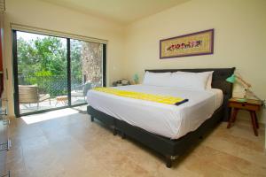 3BR Penthouse with Private Rooftop and Jacuzzi and Beach club access