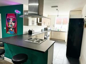 Liverpool City Centre - Spacious Duplex - 6 Bedrooms - Sleeps 14 People