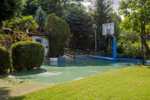 Roxani Aqua Bliss - Serene Garden Getaway