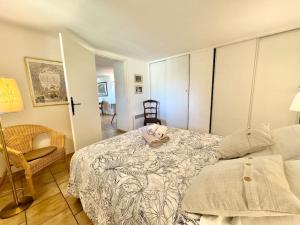 Bas de villa provençale 2 pièces avec Jardin