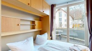 strandnahe FeWo mit Schwimmbad im Haus, a cappella 15, Binz