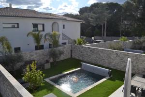 ETOILE DU BERGER Saint Aygulf 3 Villas et 4 appartements jardin individuel et piscine chauffée en saison - la mer et les plages 450 m