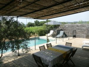 Appartements gite de caractere au calme au milieu des vignes avec piscine et jaccuzi : photos des chambres