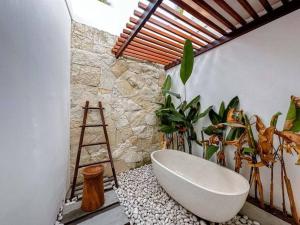 Villa Nakula - Architectural Canggu 3 Level Villa 5 mins to Beach