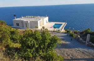 Charming Villa with Pool, Sea View in Zagora