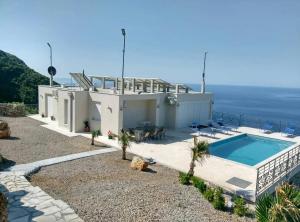 Charming Villa with Pool, Sea View in Zagora