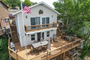 VIEWS! Lakefront Family Home - Swim Dock - 3 Decks - Kaiser