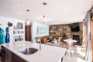 Modern Luxury - Walk To Lifts - Jacuzzi - سنوماس