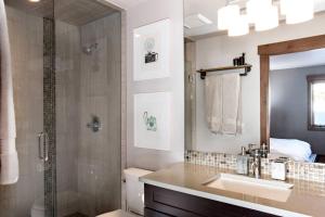 Modern Luxury - Walk To Lifts - Jacuzzi