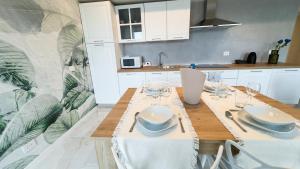 Fairmont Seafront Acquamarine Suite by Ca-Sa Check