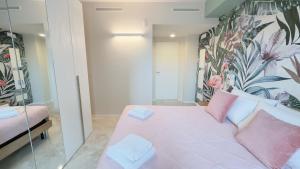 Fairmont Seafront Flamingo Suite by Ca-Sa Check
