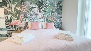 Fairmont Seafront Flamingo Suite by Ca-Sa Check