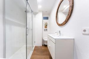 Super central Malaga Flat with Terrace and Free Parking