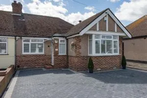 Cosy Family Home in Ruislip - 诺斯伍德