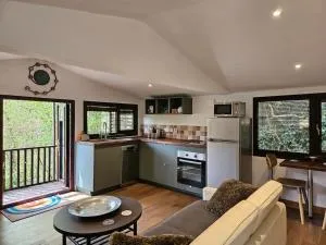 Treetops Lodge, private parking & garden - Mount Hawke