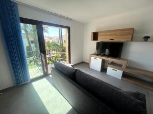 Precioso, luminoso y maravilloso apartamento con piscina junto al mar y la playa en Vera