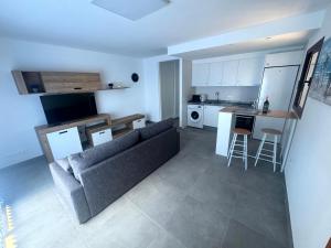 Precioso, luminoso y maravilloso apartamento con piscina junto al mar y la playa en Vera