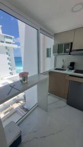 Recien remodelado estudio en la playa, piscina, gimnasio, spa 4D