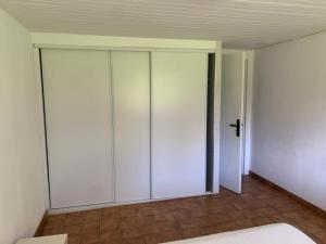 Appartements Appartement familial au bord de la Marne, jardin tropical , piscine, tennis, terrasse, parking gratuit proche Disneyland : photos des chambres