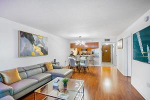 Modern Bayview Apartment in Brickell Bay