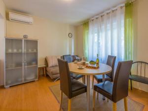 APARTMAN CLOSE TO SANDY BEACH