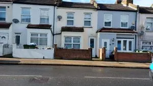 Kings Cottage - Welling