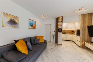 Moonlight Luxury Apartment with Private Pool