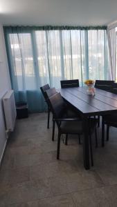 Vila de pe Lac Amara