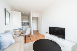 Modern 1 Bedroom Apartment in Central Eastleigh