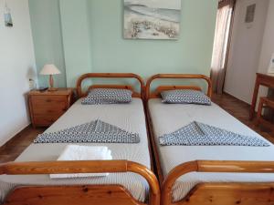 ANATOLI ROOMS SERIFOs