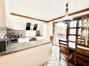 Ferienwohnung 2-4 Pers WLAN und Parkplatz, HDZ und Kliniken in der Nähe, direkt an der A2 und A30 gelegen