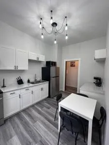 Historic Victorian Apartment - Strathroy