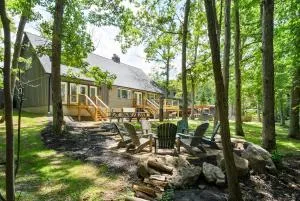 Magnolia - Lakefront, dog friendly, dock slip, hot tub - McComas Beach