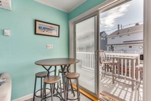 Cozy York Studio with Ocean View, Steps to Beach!
