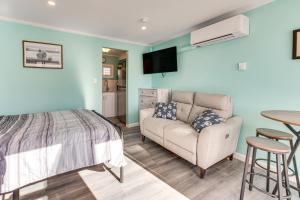 Cozy York Studio with Ocean View, Steps to Beach!