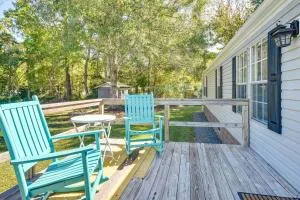 Supply Cottage with Deck Less Than 2 Mi to the Beach! - Varnamtown