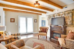 Cumberland Cottage - 2 Blocks to Downtown Dover!