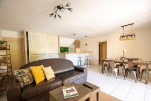 Appartements location de vacances figuier avec jardin barbecue piscine chauffee a Calvi : photos des chambres