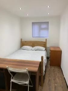 Private room renovated with standard size brown desk in SE9 6PG - Eltham