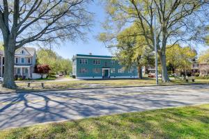 Modern Portsmouth Apartment Walk to Norfolk Ferry