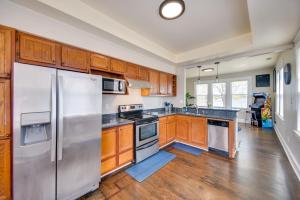 Modern Portsmouth Apartment Walk to Norfolk Ferry