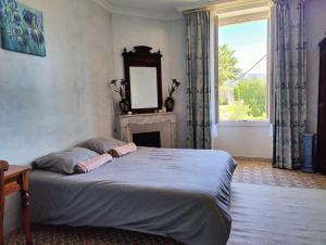 Chambre 3 personnes avec salle de bain dans mas du Lubéron