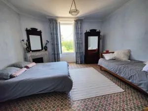 Chambre 3 personnes avec salle de bain dans mas du Lubéron - Robion en Luberon