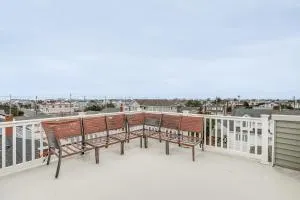 Long Beach Island Townhome with Rooftop Deck and Grill - Barnegat Bay