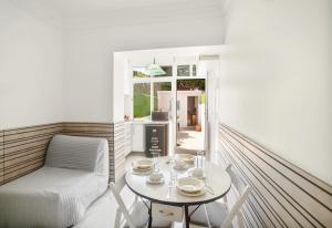 Terrace & Barbecue Apartment in Alameda Downtown