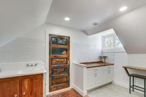 New Melle Apartment Near Missouri Wine Country