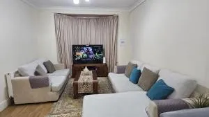 Cosy family home - East Ham