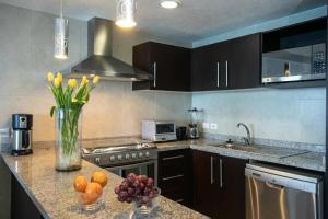 Grand Venetian Beachfront Condo